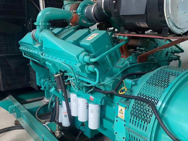 江西更换100kW柴油发电机组机油时，需要注意哪些事项？